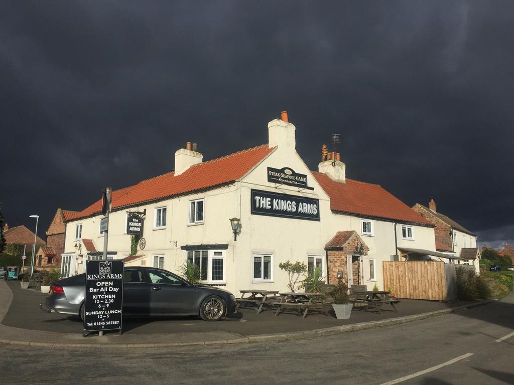 Kings Arms Hotel Thirsk Exterior photo